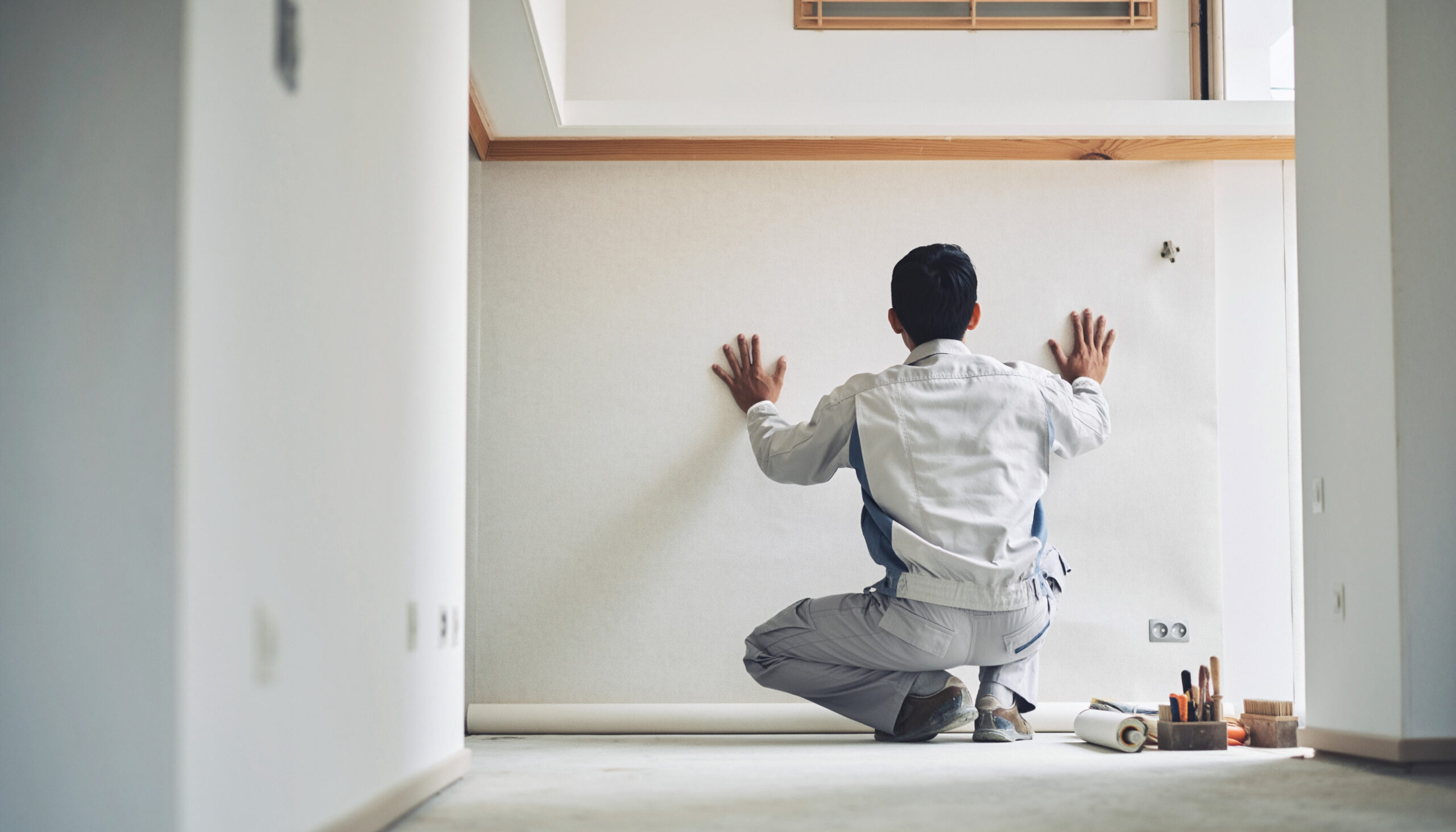 内装の仕上げを納める作り手