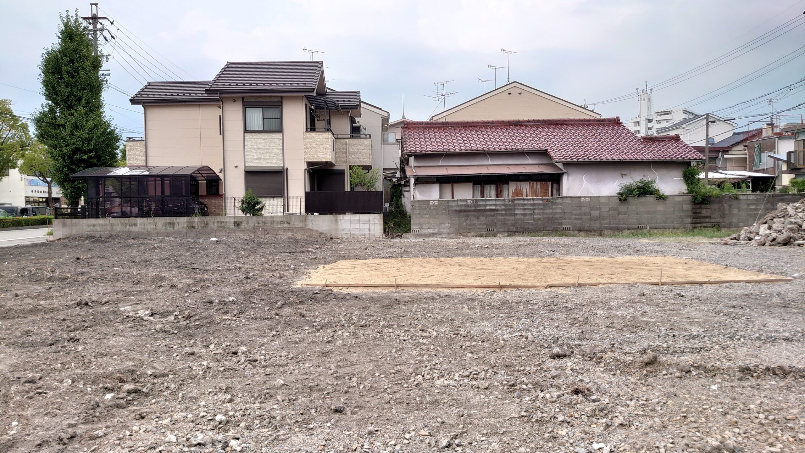 住宅街の中の、造成された更地