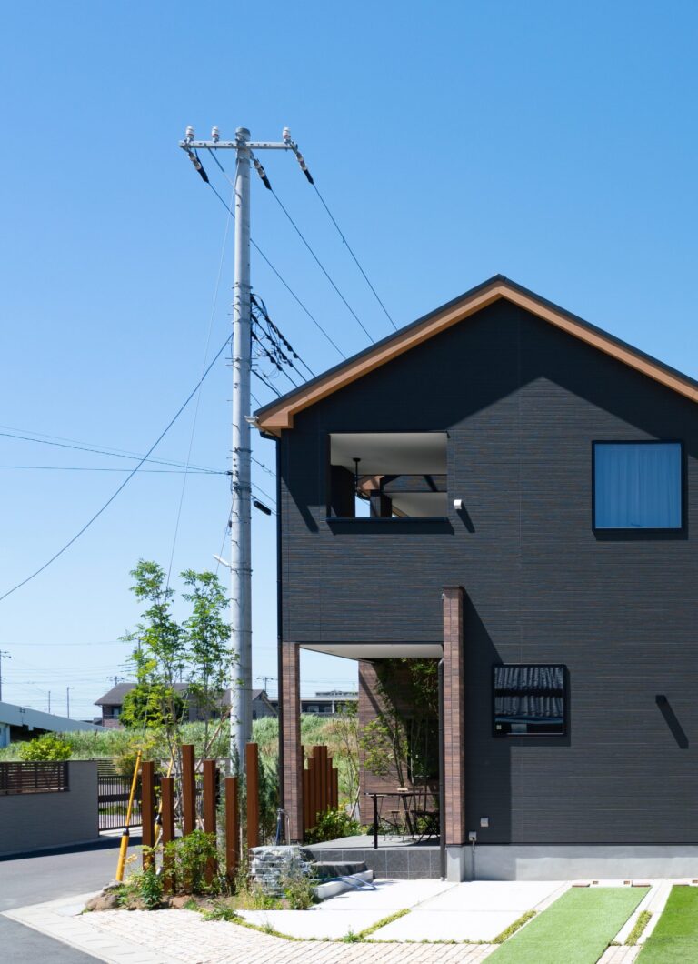 限られた敷地を活かす、二階建ての家（デモ）