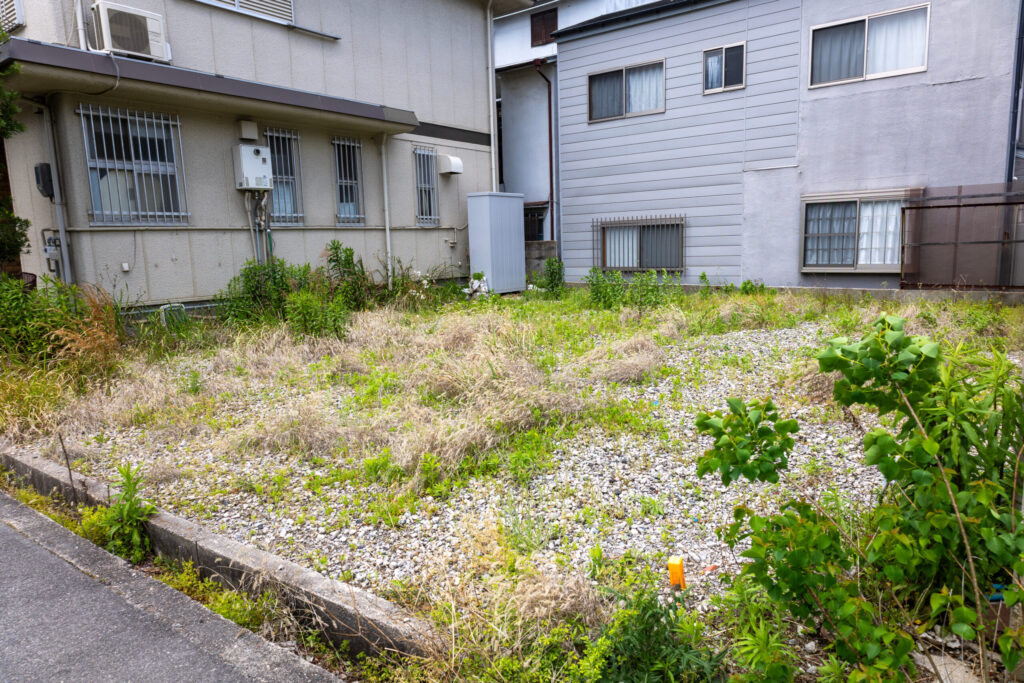 地域の職人チームで（デモ） 着工前の敷地